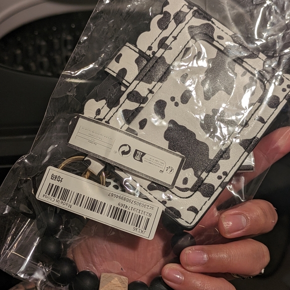 Cow print wallet with beaded bracelet - Picture 2 of 2